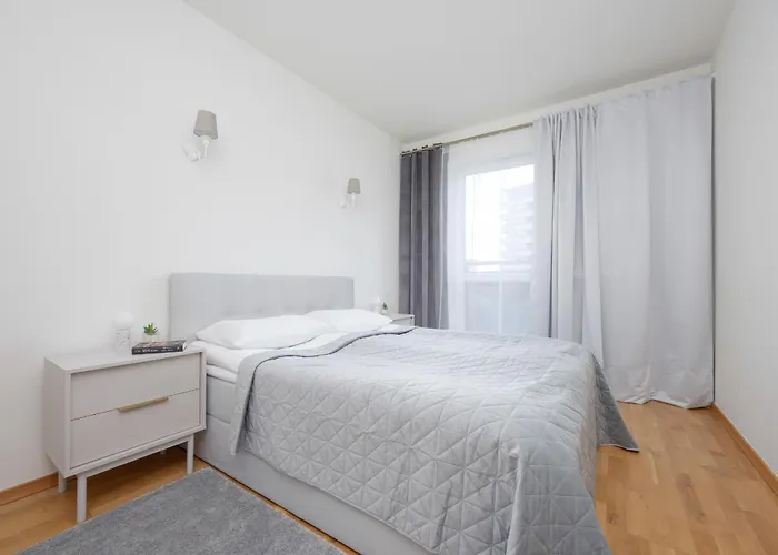 Wyjatkowy Apartament Z 3 Sypialniami I Balkonem By Noclegi Renters