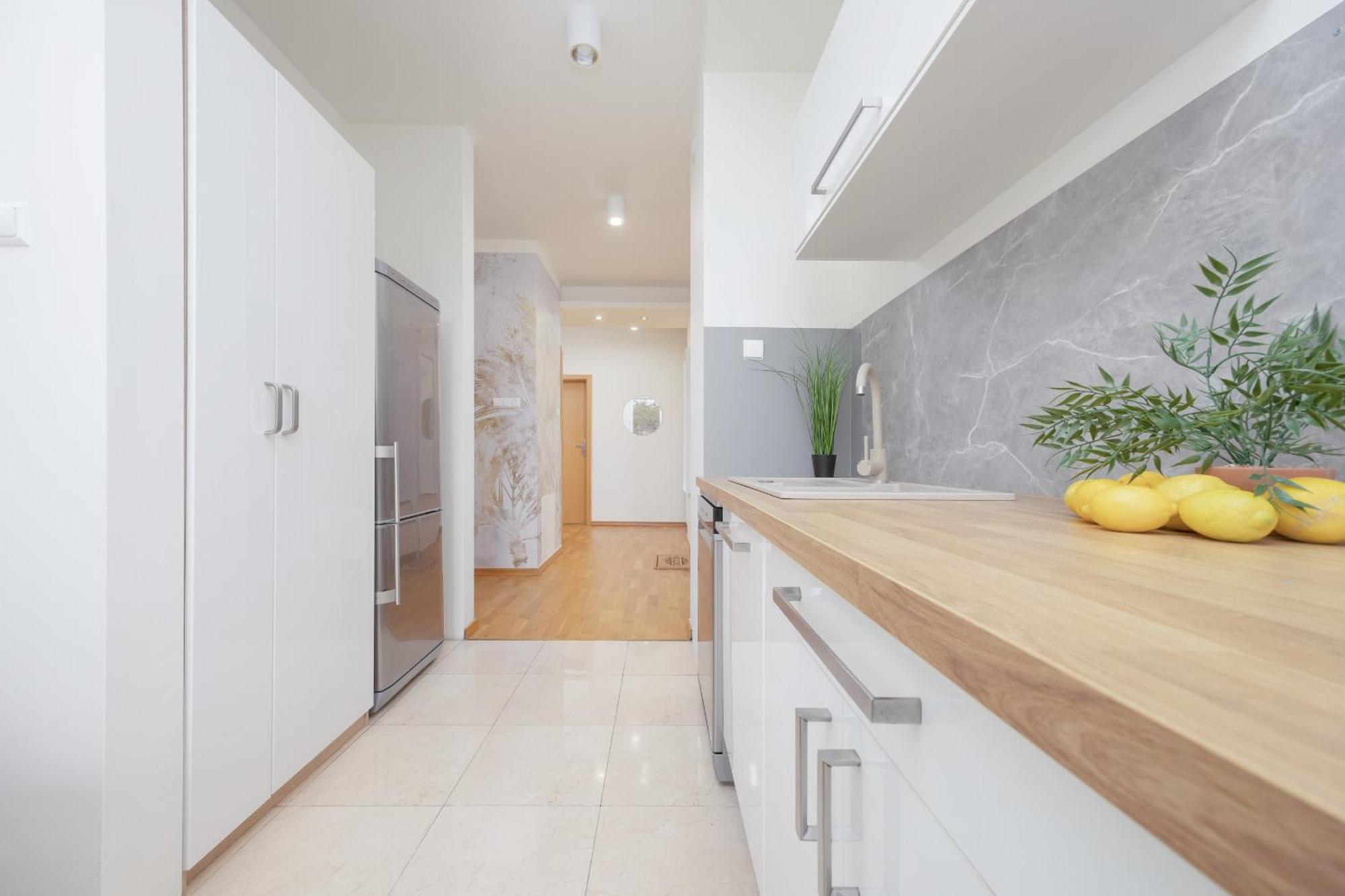 Wyjatkowy Z 3 Sypialniami I Balkonem By Renters Leilighet Warszawa