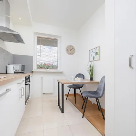 Wyjatkowy Apartament Z 3 Sypialniami I Balkonem By Noclegi Renters Warschau Exterior foto