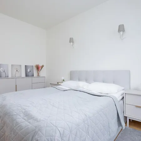 Wyjatkowy Apartament Z 3 Sypialniami I Balkonem By Noclegi Renters Warschau Exterior foto